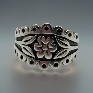 Retired James Avery Flower Sterling Silver Ring